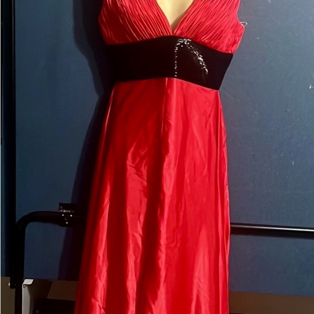 Jovani red with black beading formal gown with train sz 10 - Picture 7 of 7